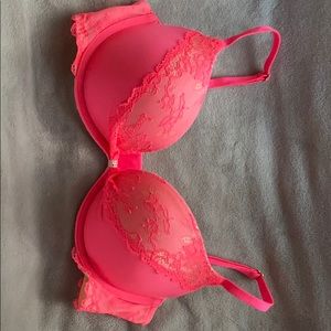 Victoria’s Secret (VS) bra